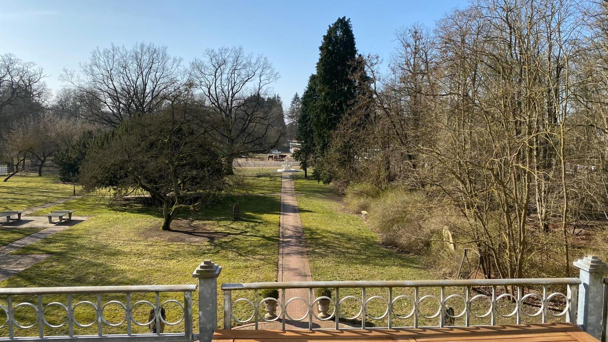 Schloss Badow ภายนอก รูปภาพ