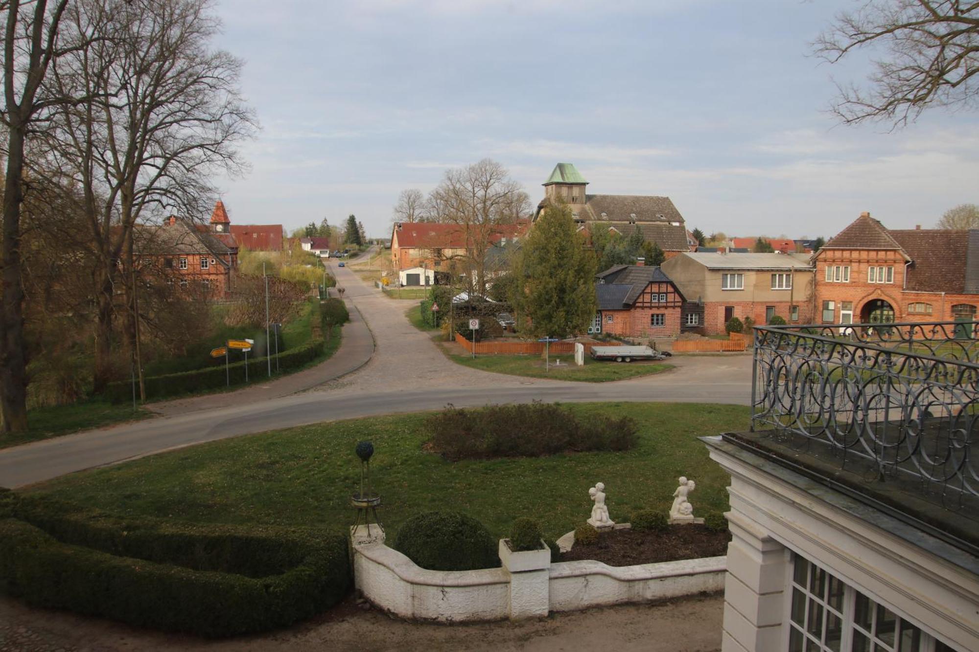 Schloss Badow ภายนอก รูปภาพ
